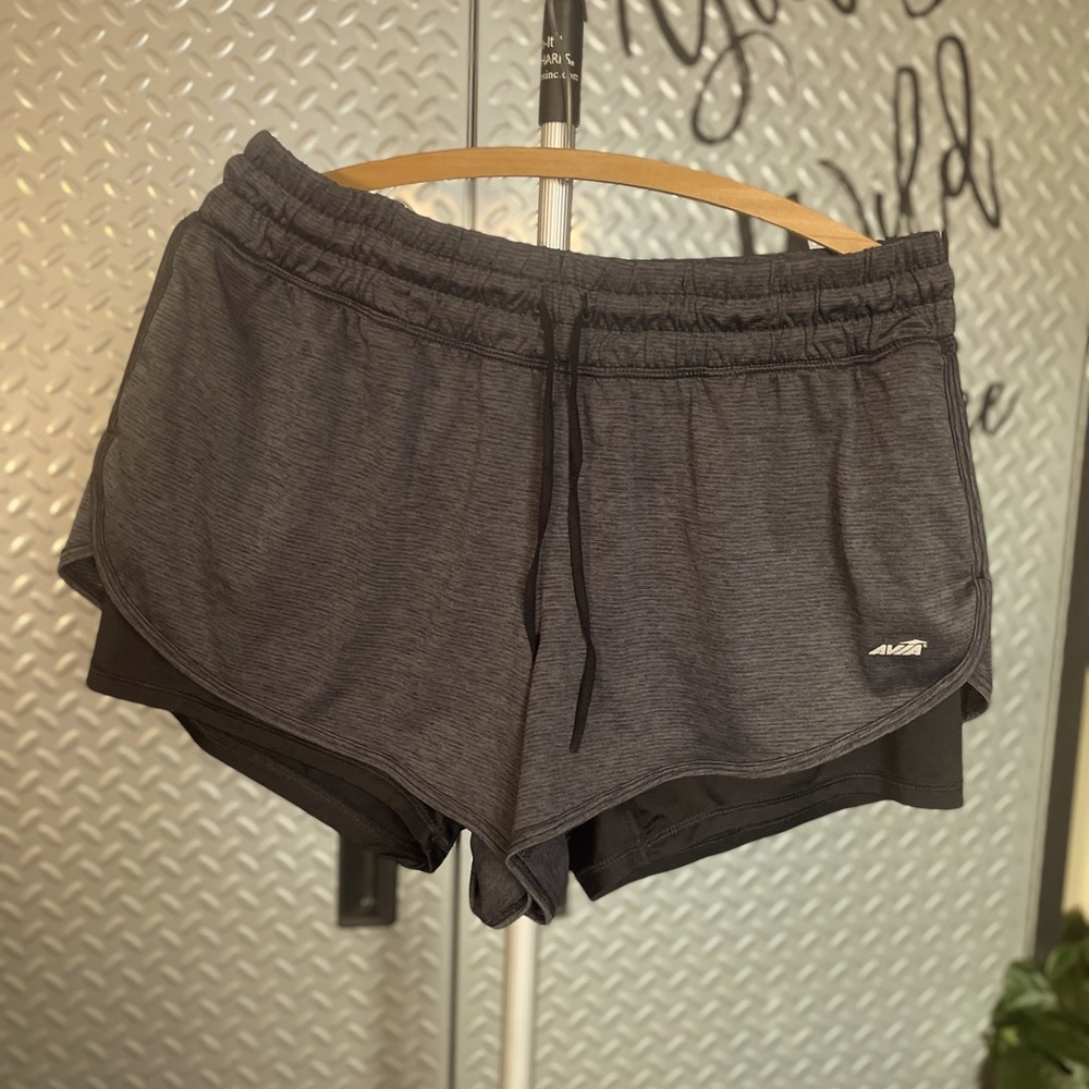 Avía Shorts